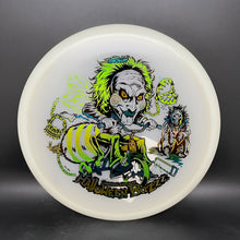 Load image into Gallery viewer, Discraft Z Mega Glo Buzzz 2026 Halloween