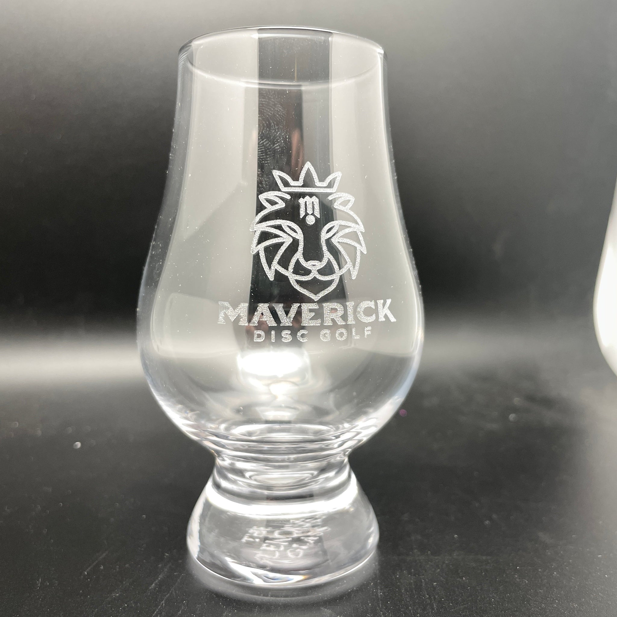 Glencairn Whiskey Glass Case Maverick Disc Golf lion logo
